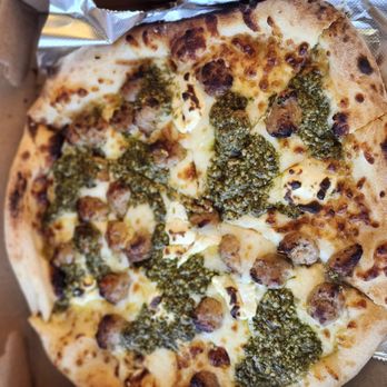 Uptop Pizzeria - Pizza Near Me - Newark, New Jersey