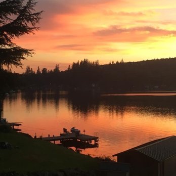 Lake Roesiger Store - Sun setting at Lake Roesiger - Rafting/Kayaking Near Me - Snohomish, Washington
