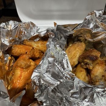 Pizza District - Buffalo Hot and Lemon Pepper chicken wings. A very good baked wing. - Pizza Near Me - Boca Raton, Florida Pizza District - Buffalo Hot and Lemon Pepper chicken wings. A very good baked wing. - Pizza Near Me - Boca Raton, Florida