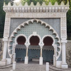 We Hate Tourism Tours - Beautiful fountain in Sintra