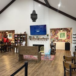 Creamery Connection - Inside seating and entertainment