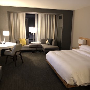 Marriott Marquis Chicago - King room - Hotels Near Me - Chicago, Illinois