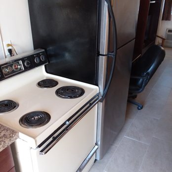 Orange Motel Clearwater - Equipped with dishes, utensils, pots & pans, coffee maker & toaster. Full size stove & refrigerator so cooking meals is easy & saves money. - Hotels Near Me - Clearwater, Florida Orange Motel Clearwater - Equipped with dishes, utensils, pots & pans, coffee maker & toaster. Full size stove & refrigerator so cooking meals is easy & saves money. - Hotels Near Me - Clearwater, Florida
