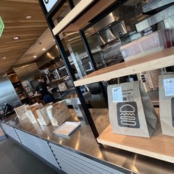 Shake Shack Marin Country Mart - Then there's the pkup section, very confusing.