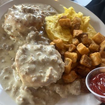 Elé Cake Company - Biscuits & Gravy - Bakeries Near Me - Dayton, Ohio