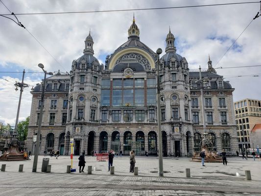 Antwerpen-Centraal station by null