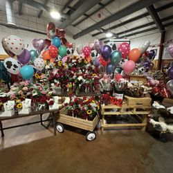 DeWitt Ranch Supply - Valentine's Day and Mother's Day find unique flower arrangements. Anna has more than 10 years floral experience and truly enjoys designing!