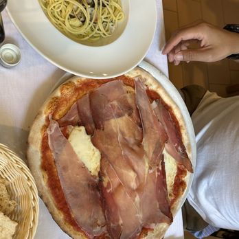 La Grotta - Pizza Near Me - Bellagio, LC La Grotta - Pizza Near Me - Bellagio, LC