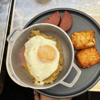 Republica - Tres Golpes - Lounges Near Me - New York, New York