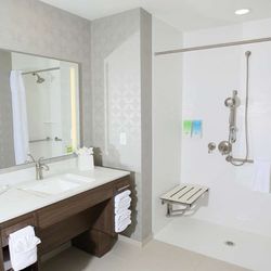 Home2 Suites by Hilton Nampa - Guest room bath