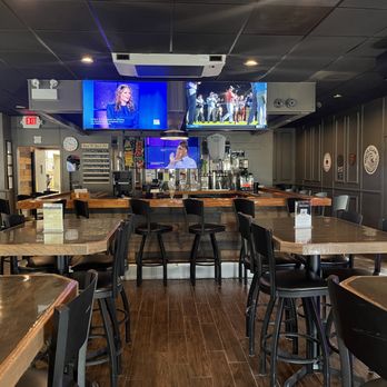 Dan D Jac's - Karaoke Near Me - Orland Hills, Illinois