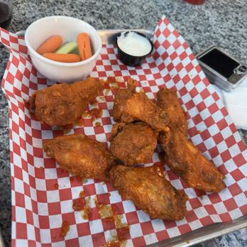 University Sports Grill - Wings - Sports Bars Near Me - Tempe, Arizona
