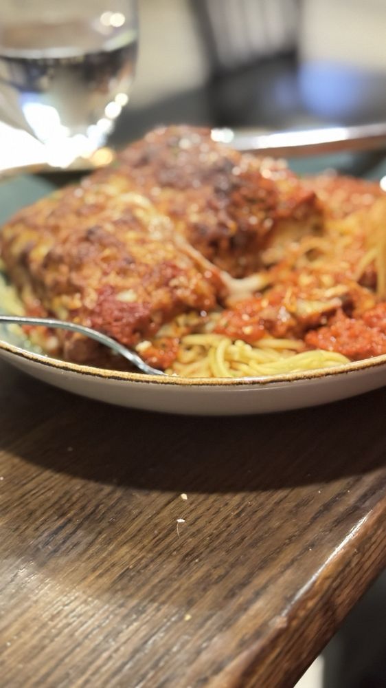 Social spots from Roman Bistro