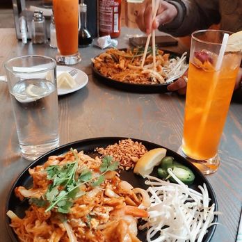 LeQuy Restaurant - Pad Thai with a Sugar Plum drink. - Vietnamese Near Me - San Francisco, California