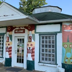 Ed Galloway's Totem Pole Park - Gift Shop