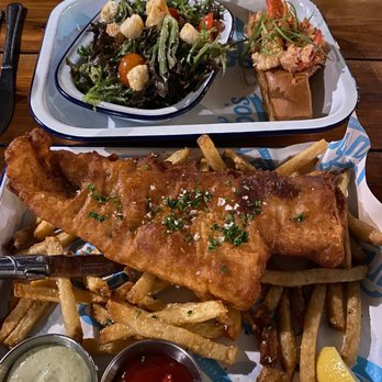 Garbo’s - Live oak Hefenweizen battered fish and chips and Connecticut lobster roll - Seafood Near Me - Austin, Texas