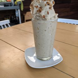 Verde Bendito - Mr. Peanut smoothie - handsome enough, but light on actual flavor