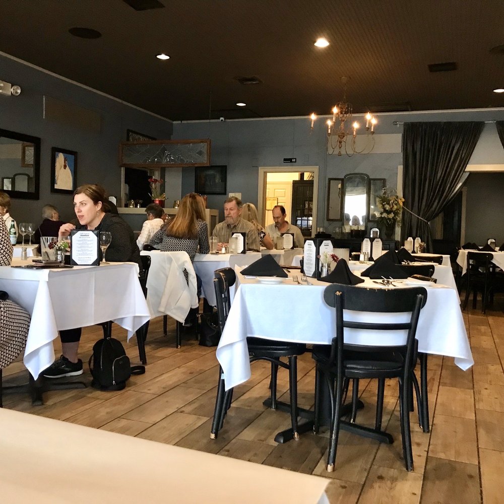 Cafe Lynn - Dining area. - Seafood Near Me - Mandeville, Louisiana Cafe Lynn - Dining area. - Seafood Near Me - Mandeville, Louisiana