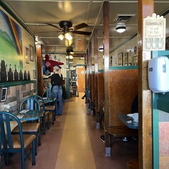 Egghead's Restaurant - The place filled up quickly and had people queuing up to be seated - Breakfast & Brunch Near Me - Fort Bragg, California