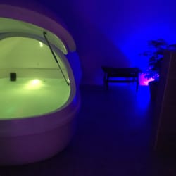 Weightless Float Center