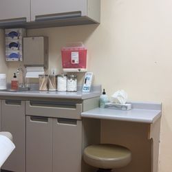 NextCare Urgent Care, Cottonwood - In this photo you can see 8 mins before I was seen by the doctor finally, over an hour after my appointment time.