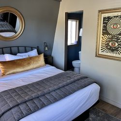 Sessions Retreat and Hotel - Room