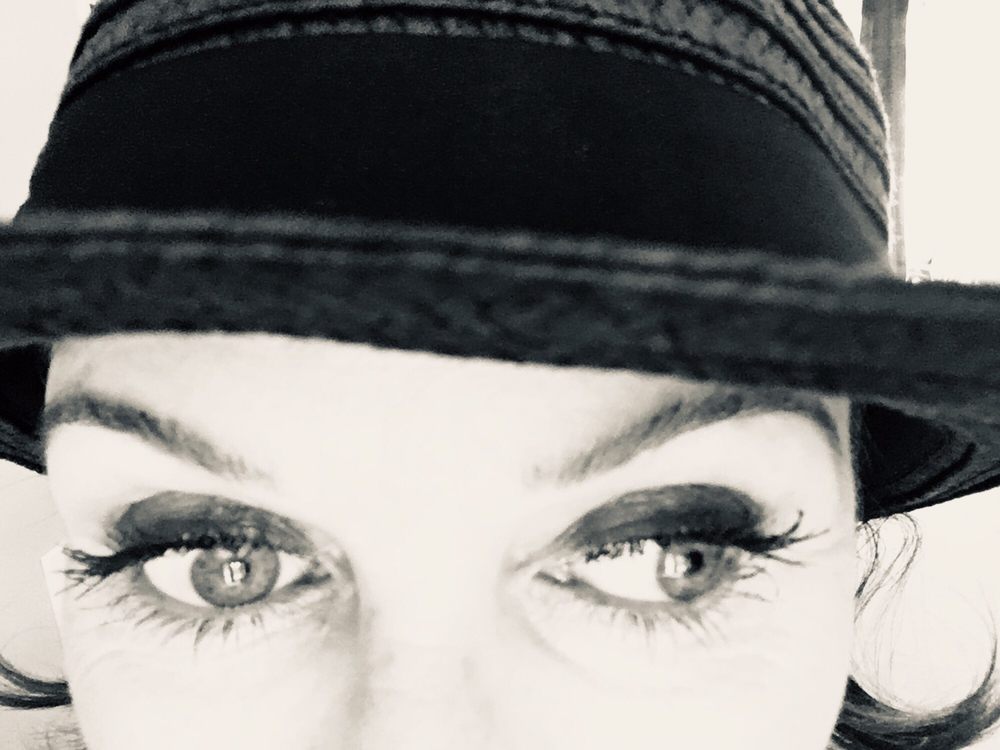 Waxing with Carrie Logo