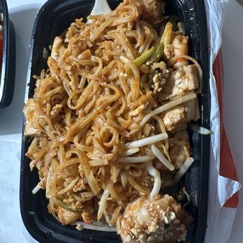 Thai Spoons - Pad Thai with shrimp - Thai Near Me - Sunnyvale, California Thai Spoons - Pad Thai with shrimp - Thai Near Me - Sunnyvale, California