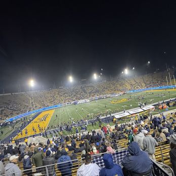 California Memorial Stadium - Stadiums & Arenas Near Me - Berkeley, California
