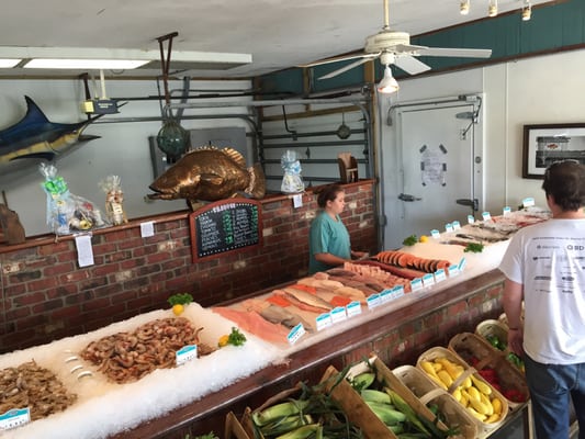 Motts Channel Seafood by null