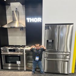 Valley Oak Appliance - Lucas visiting the convention in Texas. Brand new line for Thor.