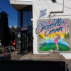 Charlottes Corner Cafe - Outdoor seating