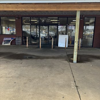 Lash's Restaurant - The outside - Seafood Near Me - Rogersville, Alabama
