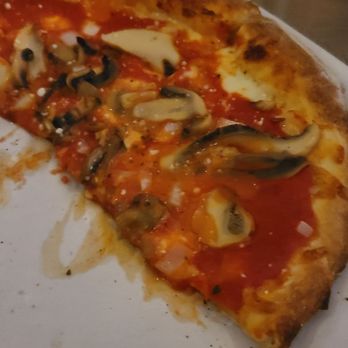 The Craft Kitchen & Bar - Traditional cheese pizza plus fresh mushrooms and onions. Delish! - American Near Me - Niagara Falls, New York The Craft Kitchen & Bar - Traditional cheese pizza plus fresh mushrooms and onions. Delish! - American Near Me - Niagara Falls, New York