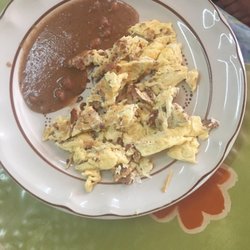 Toscana - Eggs with bacon and a side of beans
