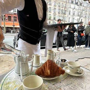 Café de Flore - Cafes Near Me - Paris, 75