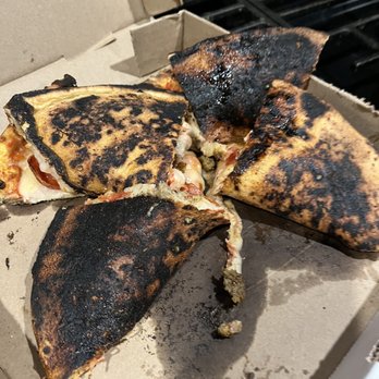 Brick and Brews - Burnt crust - Pizza Near Me - Magnolia, Texas