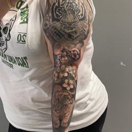 Tiger and cherry blossom sleeve Tiger and cherry blossom sleeve