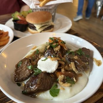 Marlborough Tavern - Pot roast - American Near Me - Marlborough, Connecticut Marlborough Tavern - Pot roast - American Near Me - Marlborough, Connecticut