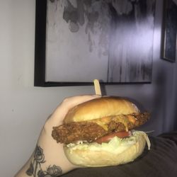 Charger Gourmet Burger - Crispy chicken burger