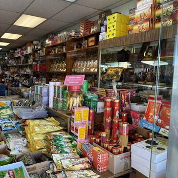 Datshun Ginseng Tea - a variety of teas and snacks - Coffee & Tea Near Me - Westminster, California