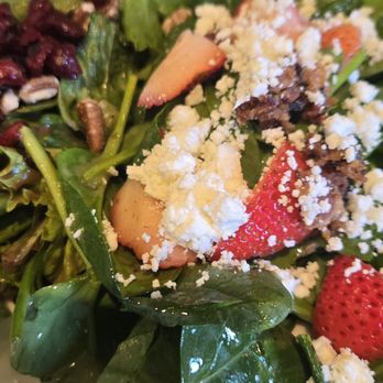 la Madeleine - Strawberry Spinach Bacon Salade and Cranberry Pecan Wild Field Salade - Cafes Near Me - Harahan, Louisiana