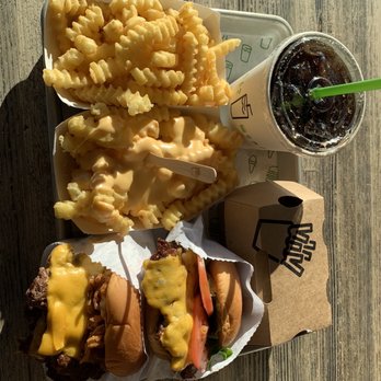 Shake Shack Christiana - ShackBurger ShackMeister Burger - Burgers Near Me - New Castle, Delaware