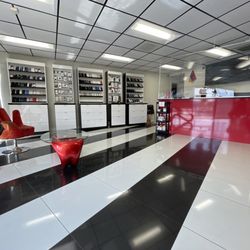 Sunset Wireless - Main area, front desk