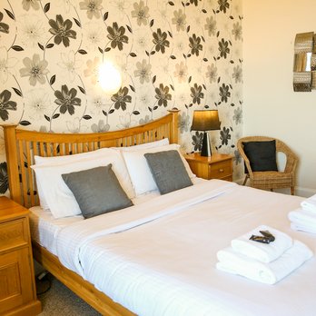 Riviera Guesthouse - Sea Facing King En-Suite Room - Guest Houses Near Me - Whitby, NYK