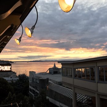 Place Pigalle - View - French Near Me - Seattle, Washington