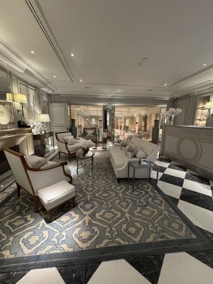 Four Seasons Hotel George V, Paris by null