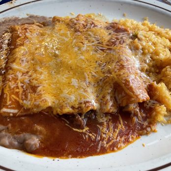 Mazatlan Mexican - Three enchiladas - Beef, Chicken and cheese. Quite tasty. - Mexican Near Me - Depoe Bay, Oregon Mazatlan Mexican - Three enchiladas - Beef, Chicken and cheese. Quite tasty. - Mexican Near Me - Depoe Bay, Oregon