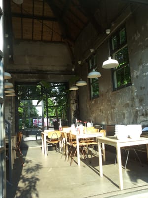 Mossel & Gin by null