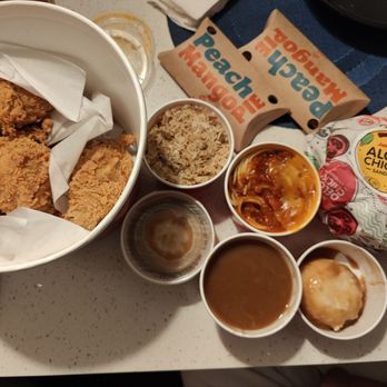 Jollibee - Filipino Near Me - Newark, New Jersey